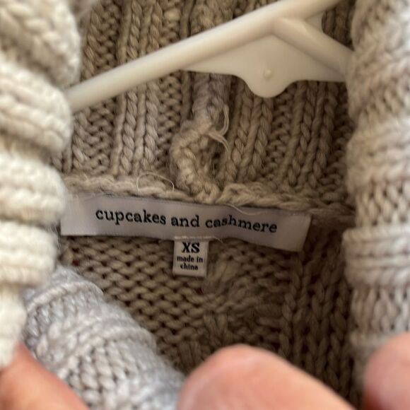Cupcakes and cashmere Fringed Turtleneck Sweater Size XS Gently used Tan - Picture 3 of 6